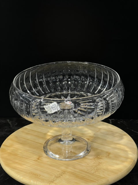 Coupe sur pied en verre taillé Linea